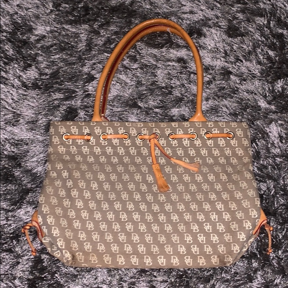Dooney & Bourke pocket book